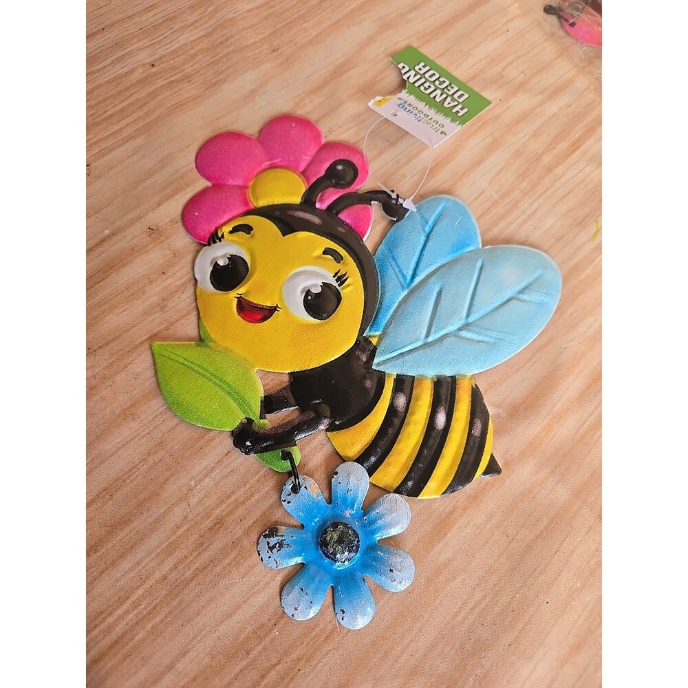 Metal Bee Wall Decor, Garden Hanging Decorations Outdoor-Indoor Room  1Pcs